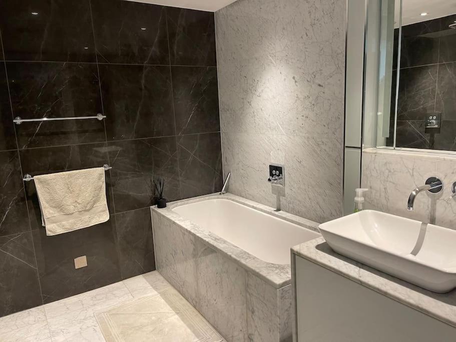 Apartamento Large Luxury Penthouse With Free Parking Garage *