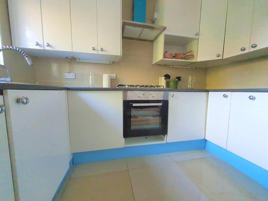 2 Bedroom Flat - Travel Direct To Heathrow/central Apartment *