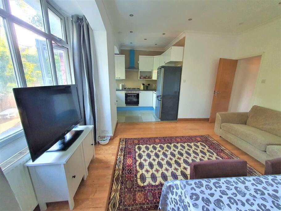 2 Bedroom Flat - Travel Direct To Heathrow/central Apartment *