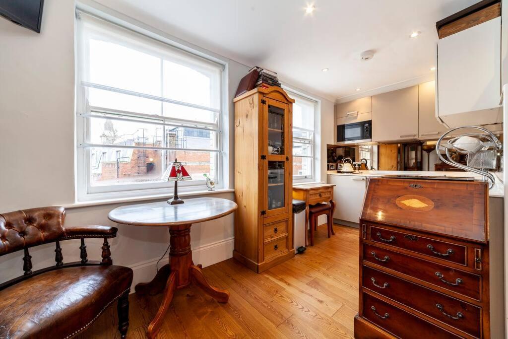 Outstanding Antique 1br Flat In Soho Londres