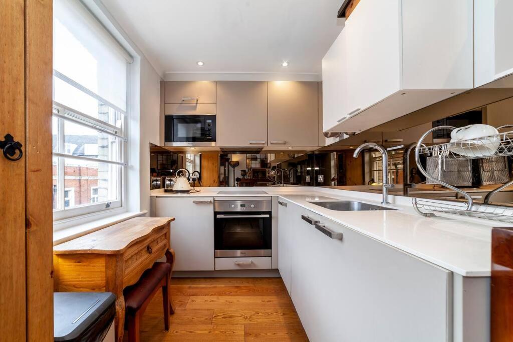 Outstanding Antique 1br Flat In Soho *