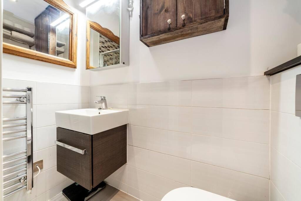 Outstanding Antique 1br Flat In Soho *