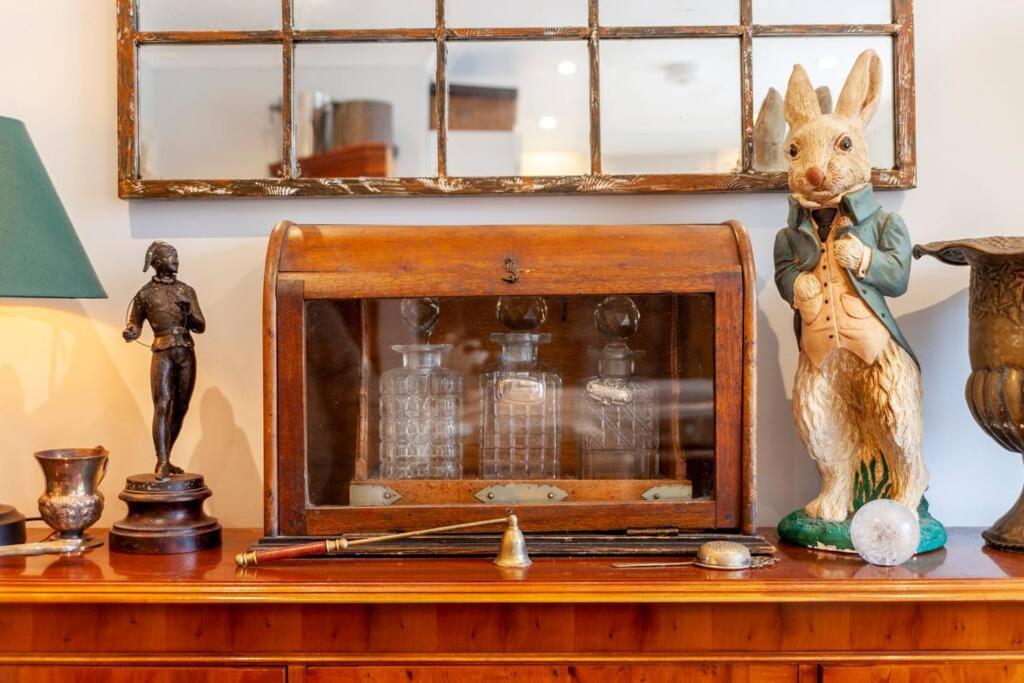 Outstanding Antique 1br Flat In Soho