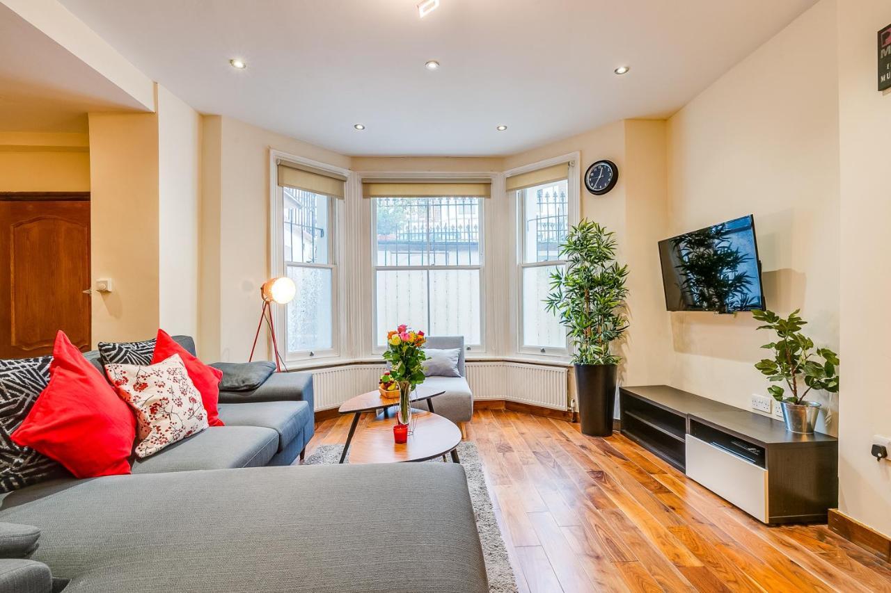 Entire Family - 2bd2bth Earl's Court Apartment