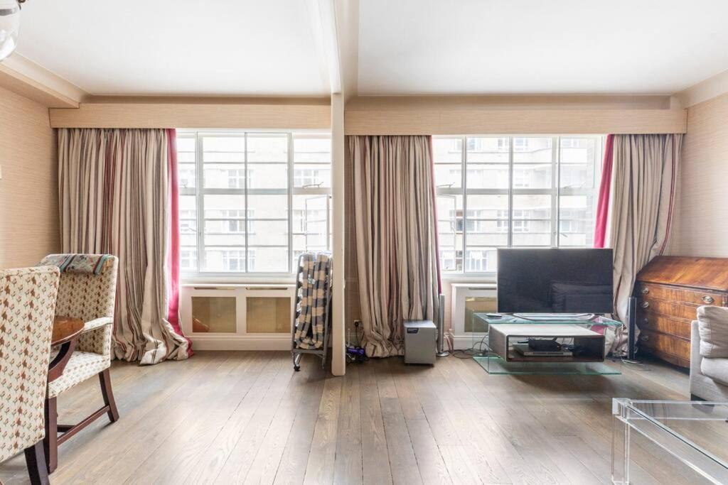 Luxurious Warm Of 70m2 On Sloane Street Appartement Londres