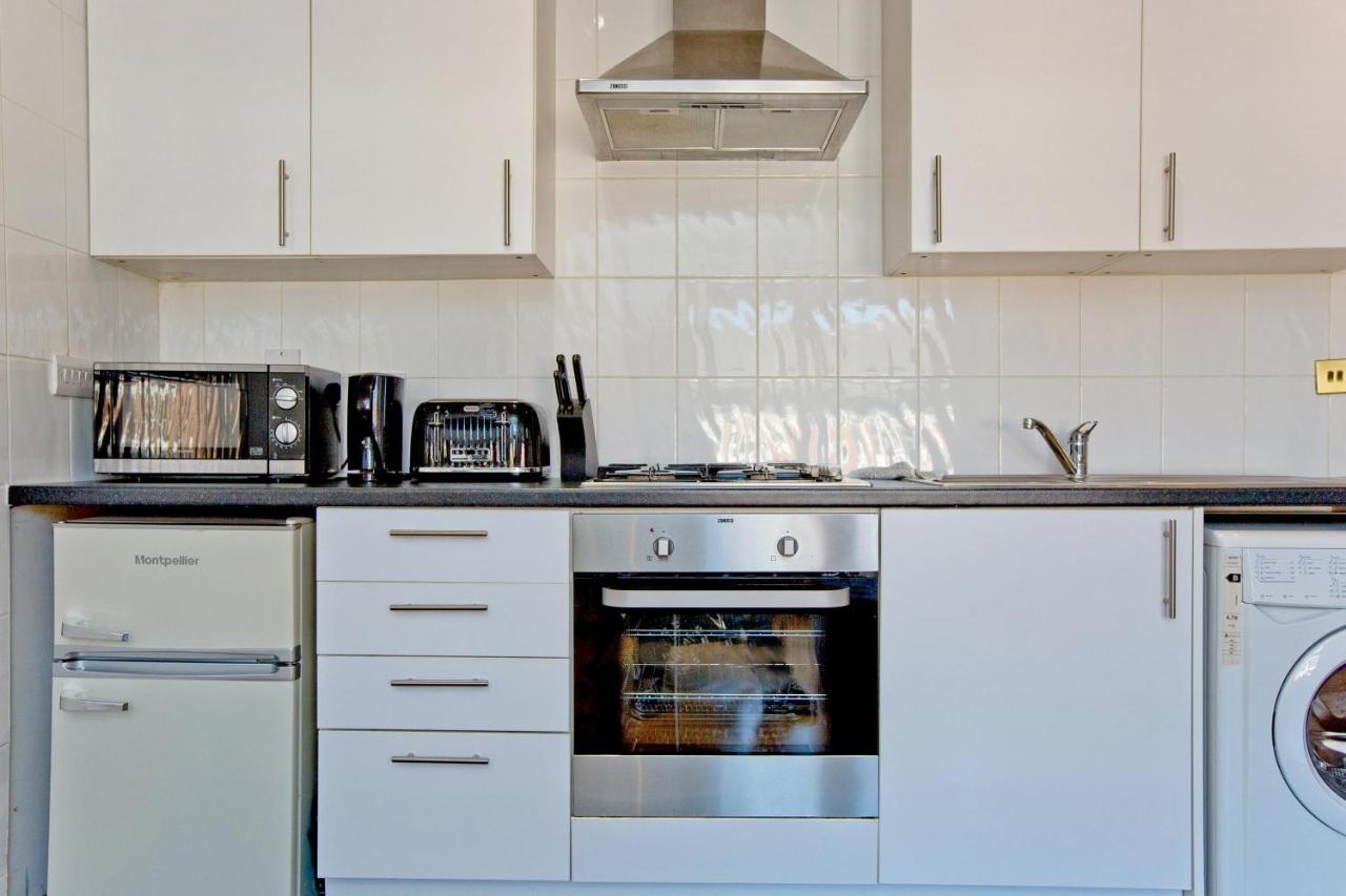Appartement Convenient 1 Bedroom With Parking Londen