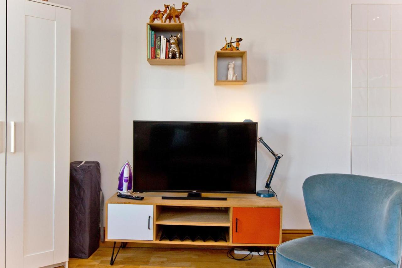 Convenient 1 Bedroom With Parking *