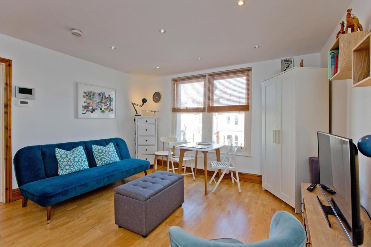 Convenient 1 Bedroom With Parking * Londen