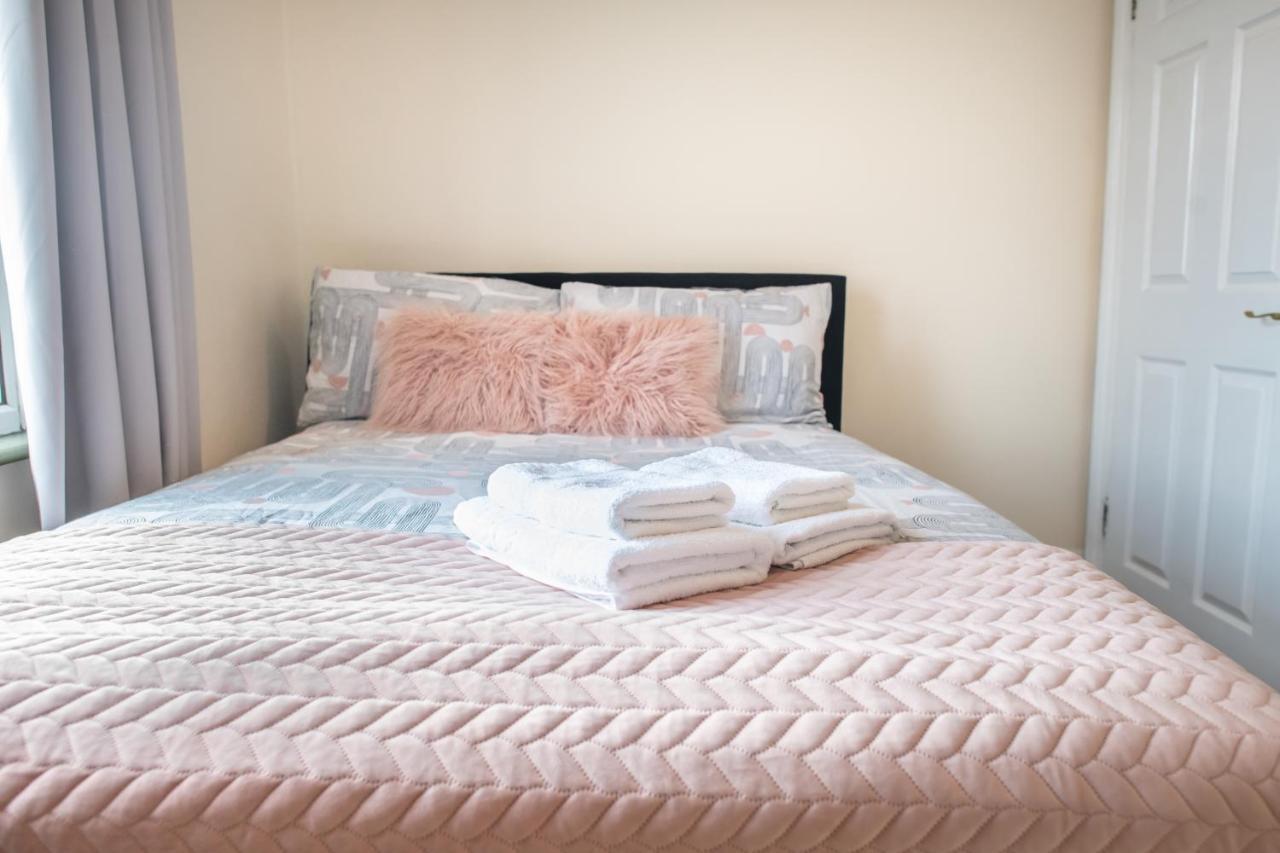 4 Bedroom Flat With High Speed Wi-fi In North Acton, Ealing, West * Londres