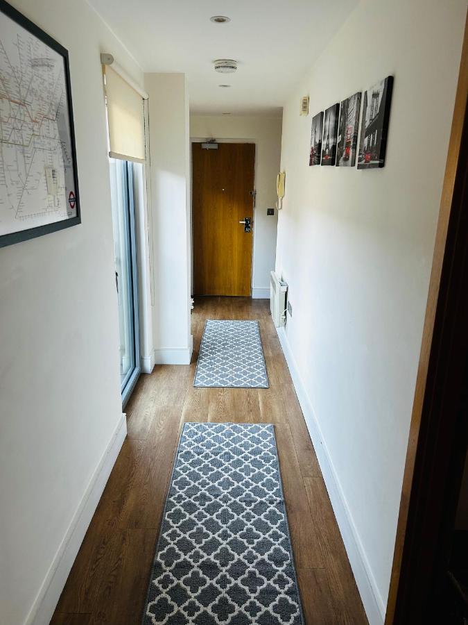 Spacious 3-bed 3-bath Luxury With Balcony Hyde Park Apartamento