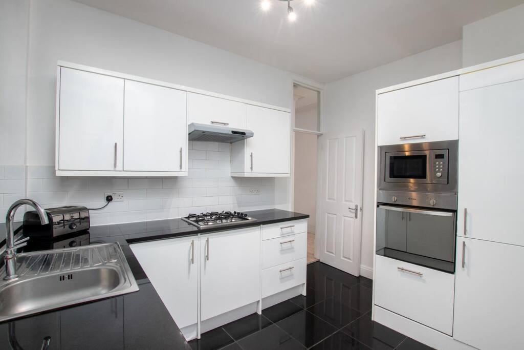 Apartment Chelsea Charm L Radiant 3br Elegance London