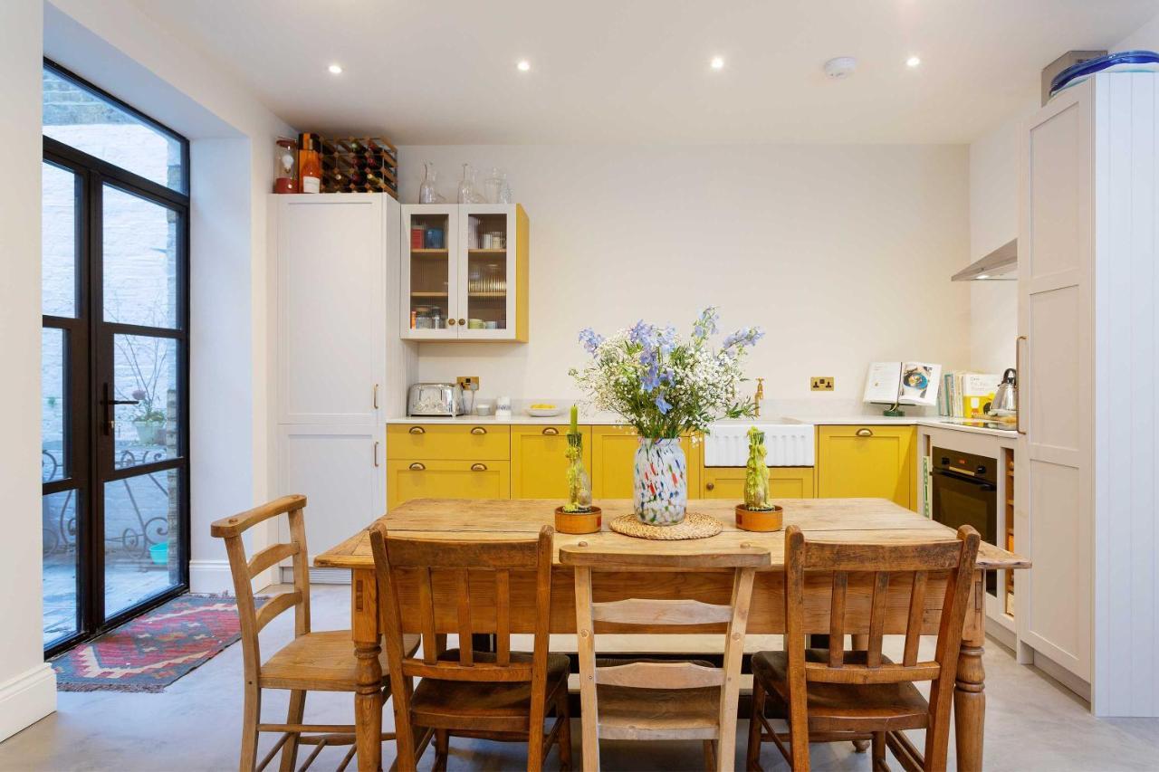 Veeve - Mellow Yellow By Holland Park * Londen
