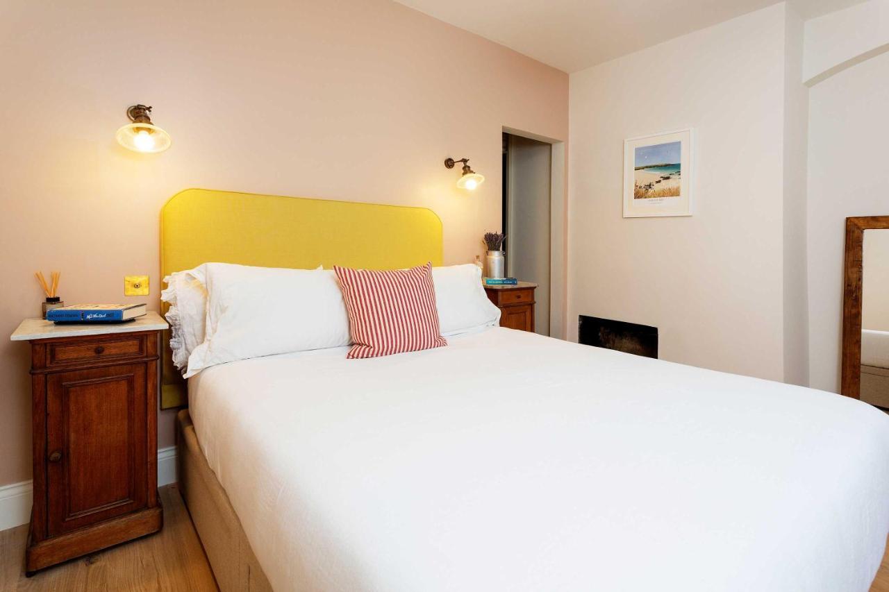 Veeve - Mellow Yellow By Holland Park Appartement