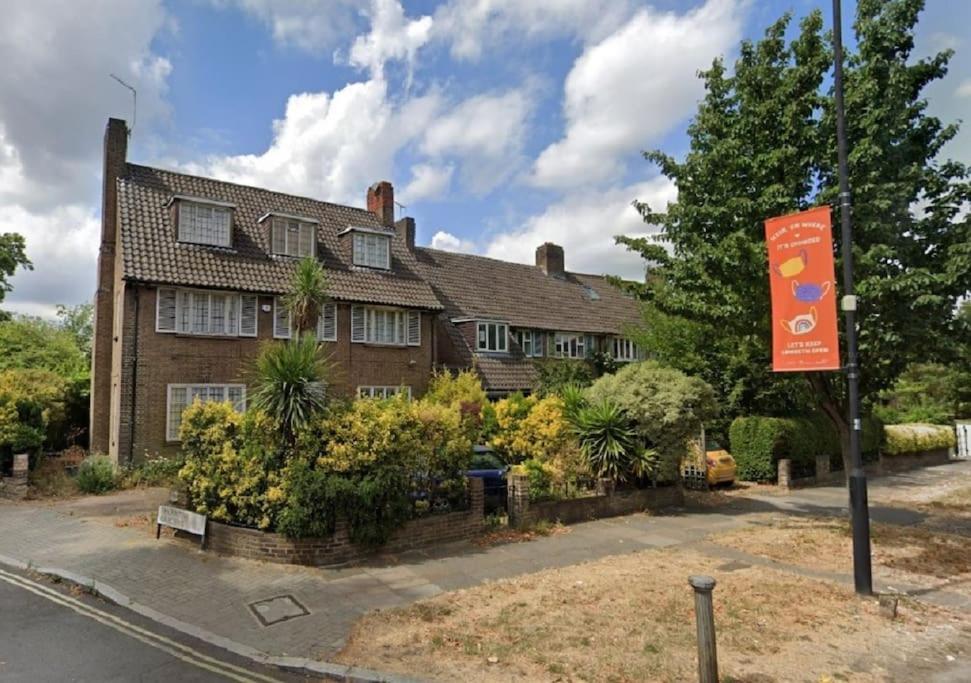 Сasa de vacaciones Great 5-bedroom House In Thornton Road Sleeps 14+ Londres