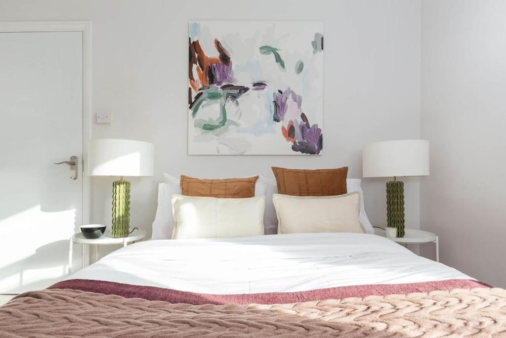 Newly Renovated Large 4/5 Bedroom Victorian Terrace House With Garden. Сasa de vacaciones