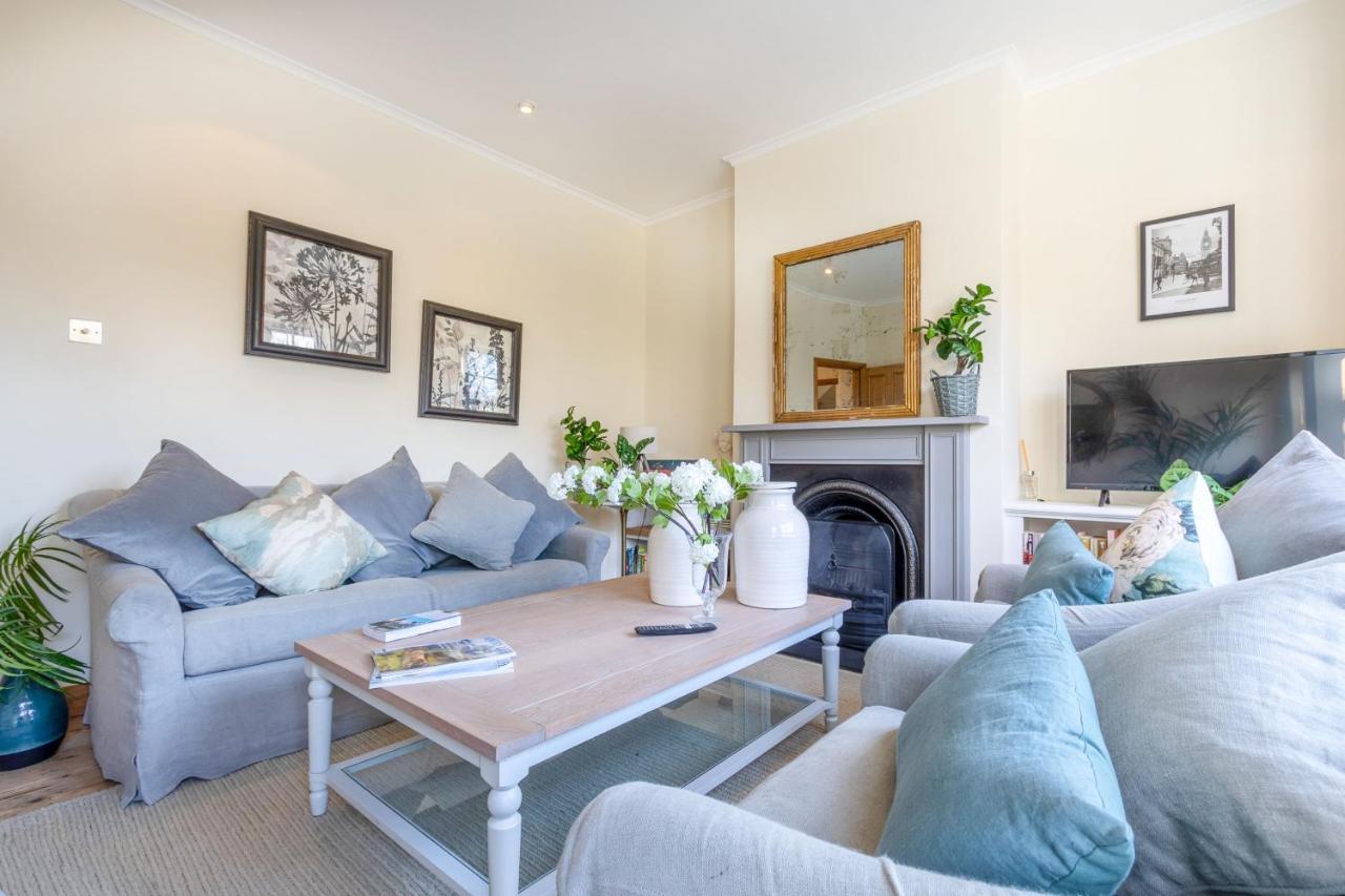 A North Retreat Cottage, 3 Bed With Garden London