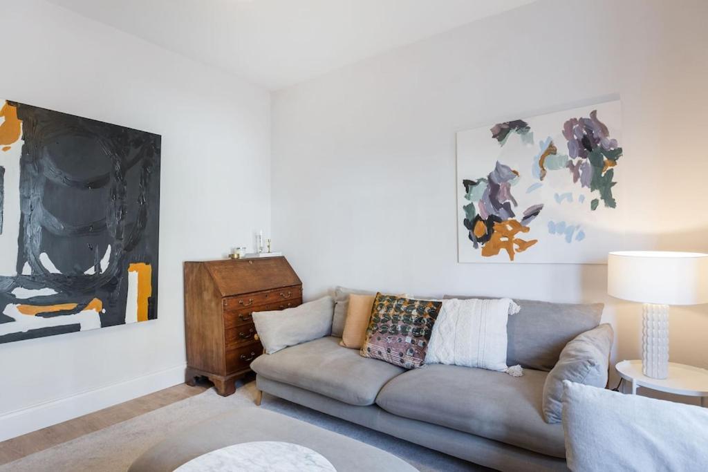 Newly Renovated Large 4/5 Bedroom Victorian Terrace House With Garden. Сasa de vacaciones Londres