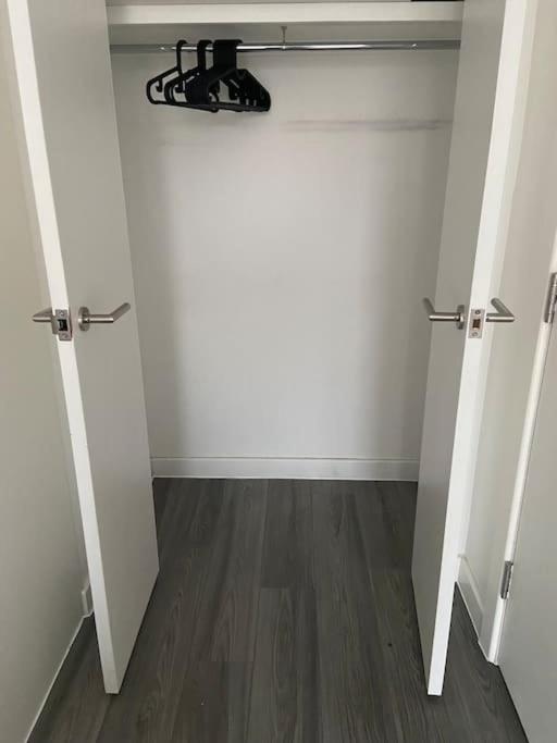 Apartamento Modern 1-bedroom Close To City Airport *