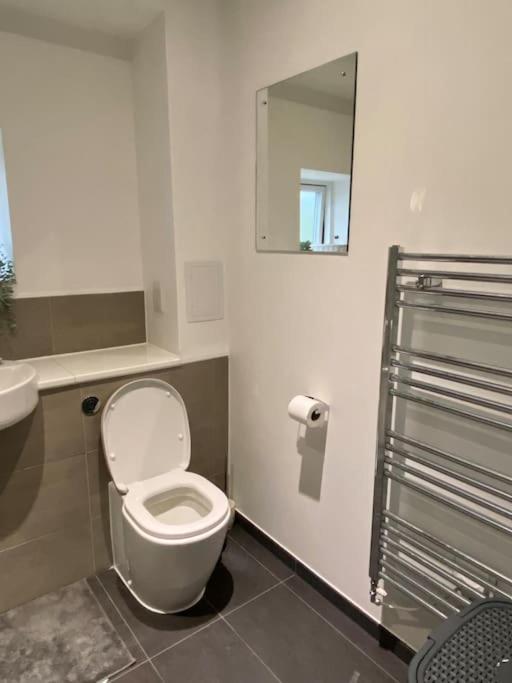 Modern 1-bedroom Close To City Airport * Londres