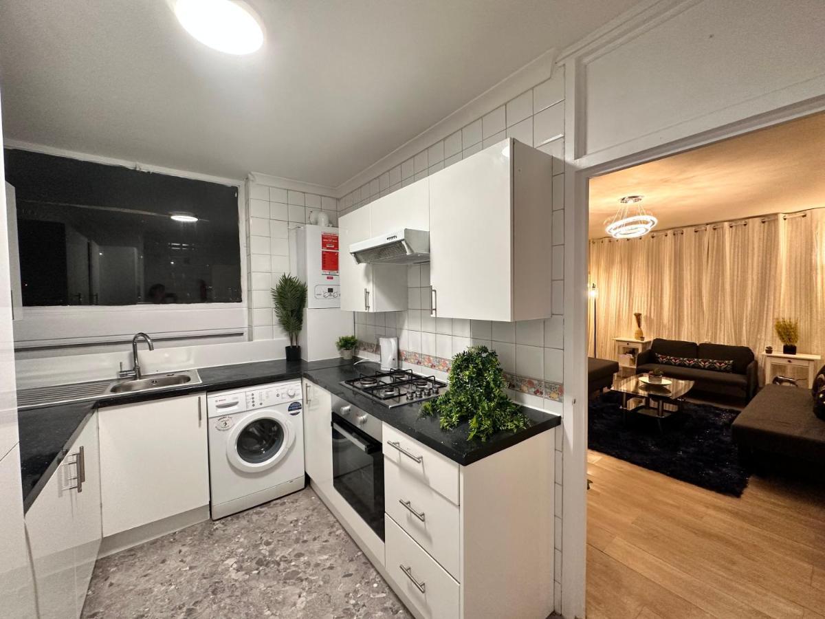 Posh 2-bedroom, Living Room, Kitchen & 1.5 Bathroom Londres
