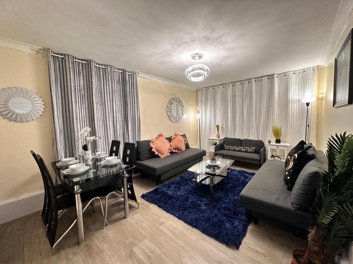 Posh 2-bedroom, Living Room, Kitchen & 1.5 Bathroom