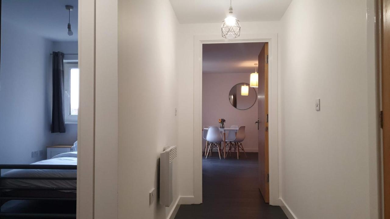 Spacious 5 Min Walk To Leytonstone Underground Station And 5 Stops To Zone 1 Apartamento