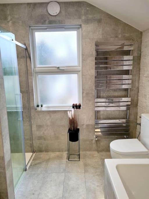 Private House With Free Parking Londres