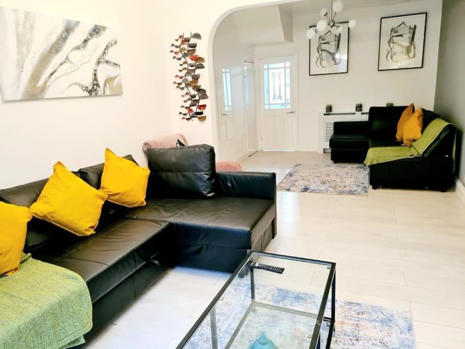 Private House With Free Parking * Londres