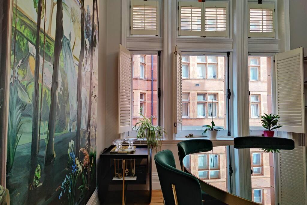 Luxury Artist In Appartement
