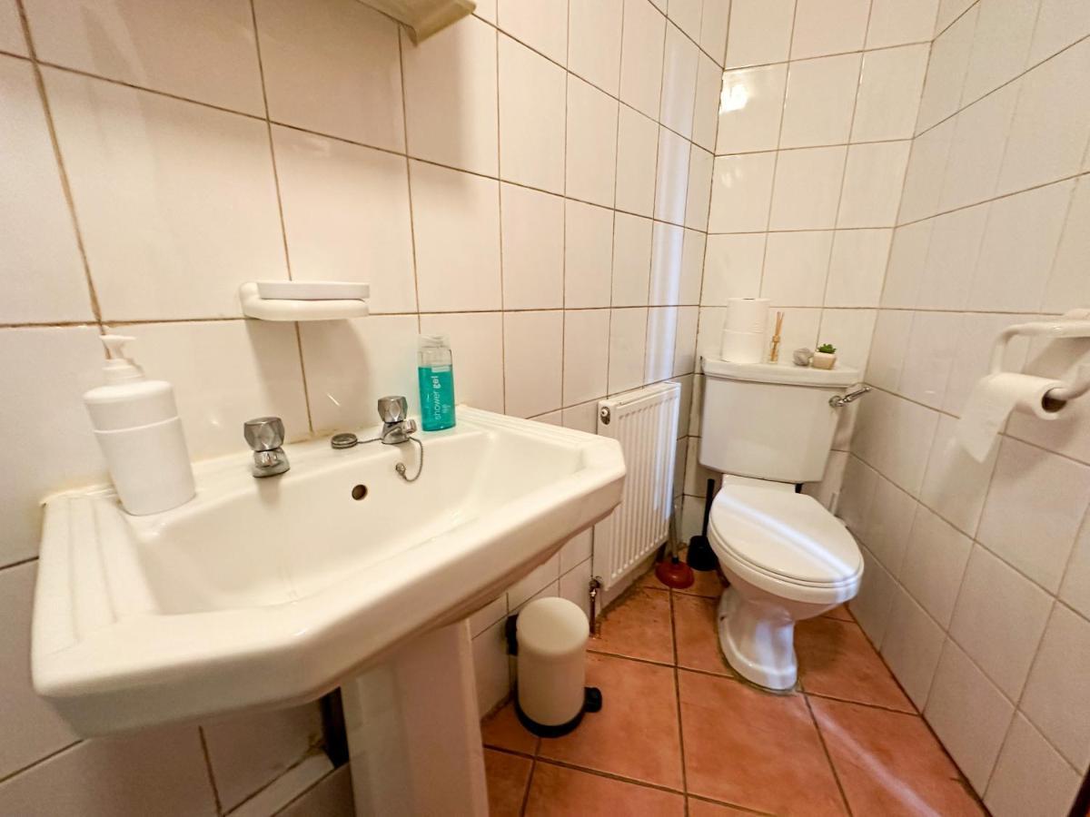210 Coldharbour Lane Apartment