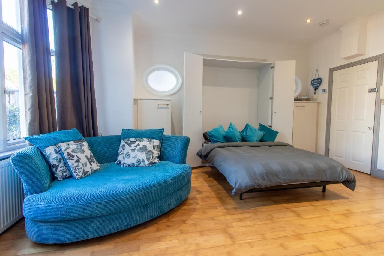 Spacious And Light Flat In Clapham Apartment London