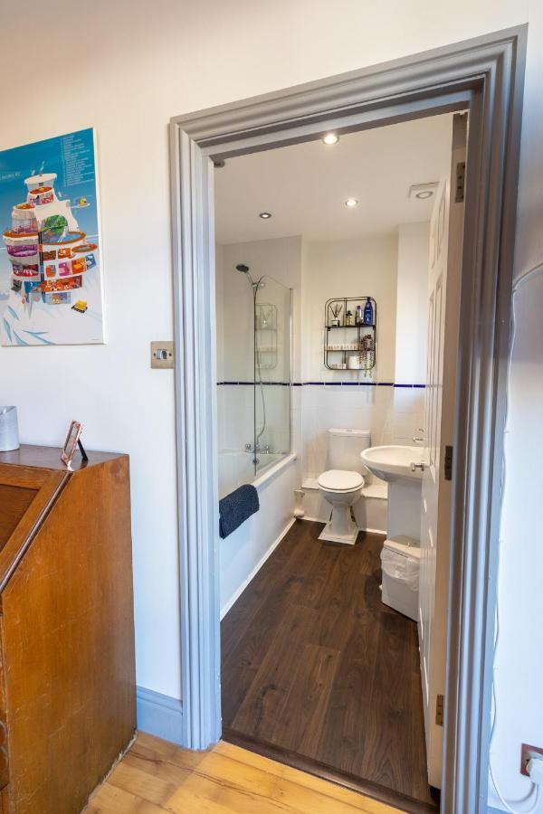 Spacious And Light Flat In Clapham *