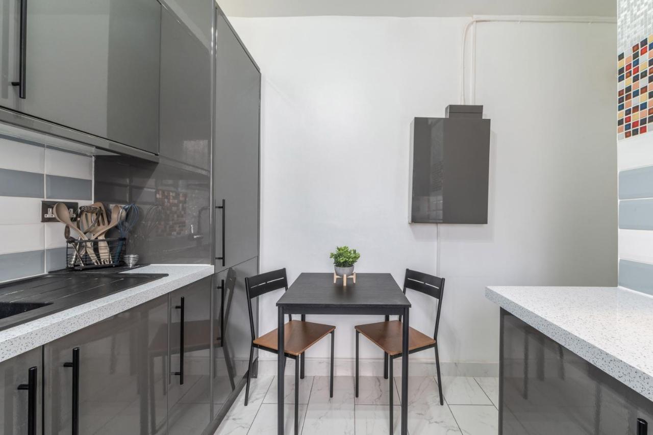 The Darlington - Stylish 1 Bedroom Apartment, 10 Minutes From The Eye