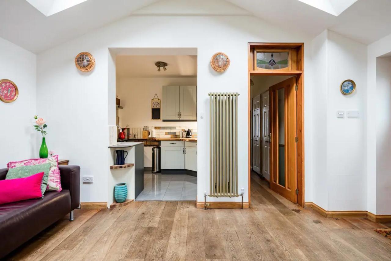 Lovely Three Bedroomed House, Parking 2 Cars Londres