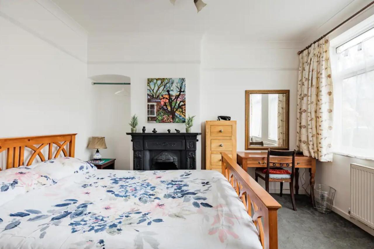 Lovely Three Bedroomed House, Parking 2 Cars Londres