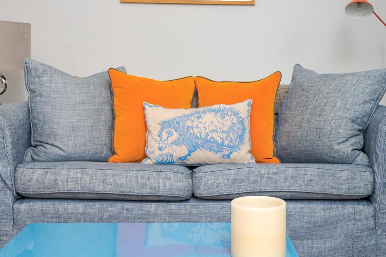 Charming Flat In Leafy West By Underthedoormat Apartment London