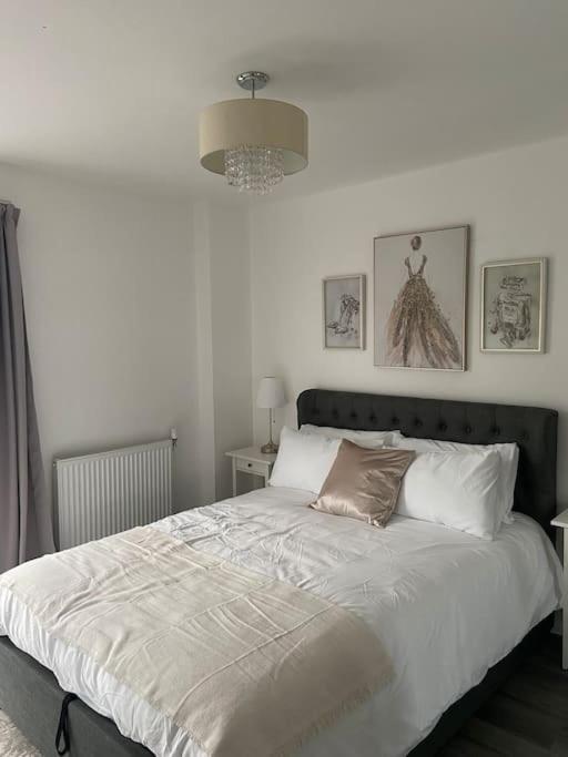 Modern 1-bedroom Close To City Airport Apartamento Londres