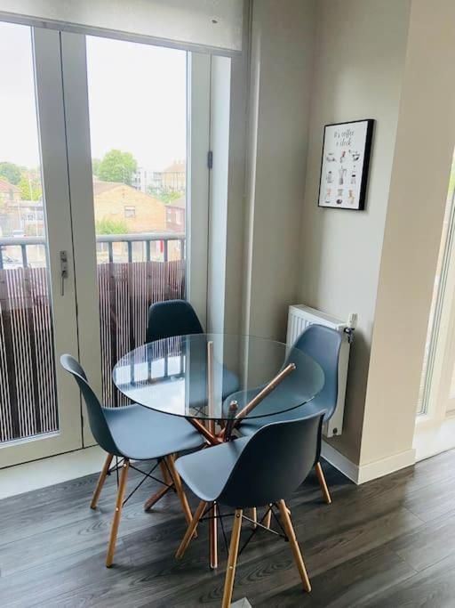 Apartamento Modern 1-bedroom Close To City Airport *