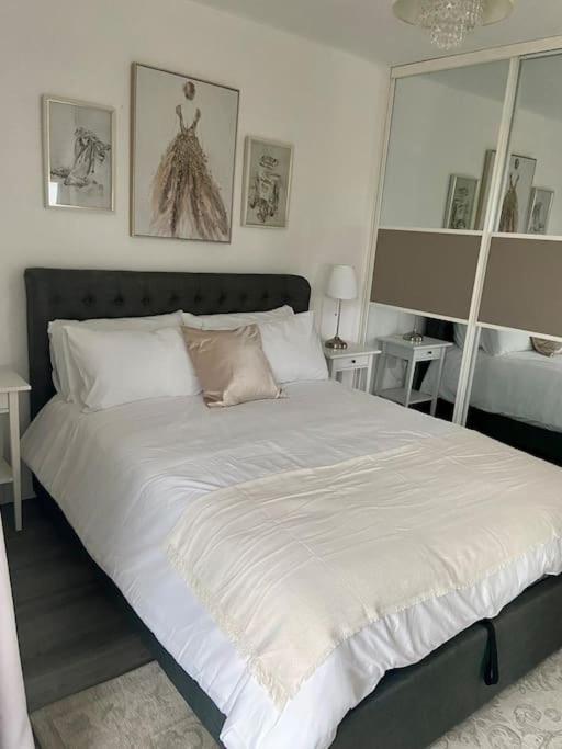 Modern 1-bedroom Close To City Airport Apartamento Londres