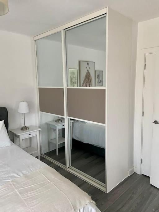 Modern 1-bedroom Close To City Airport Apartamento