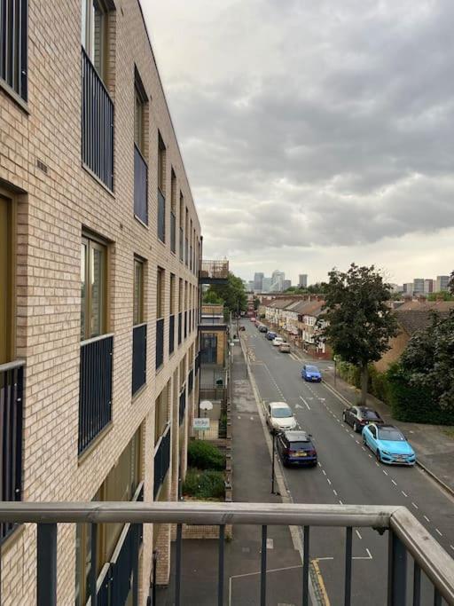 Modern 1-bedroom Close To City Airport Apartamento