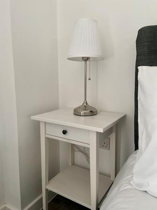 Apartamento Modern 1-bedroom Close To City Airport *