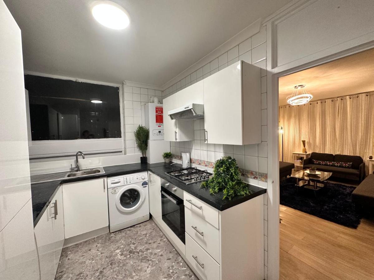 Posh 2-bedroom, Living Room, Kitchen & 1.5 Bathroom