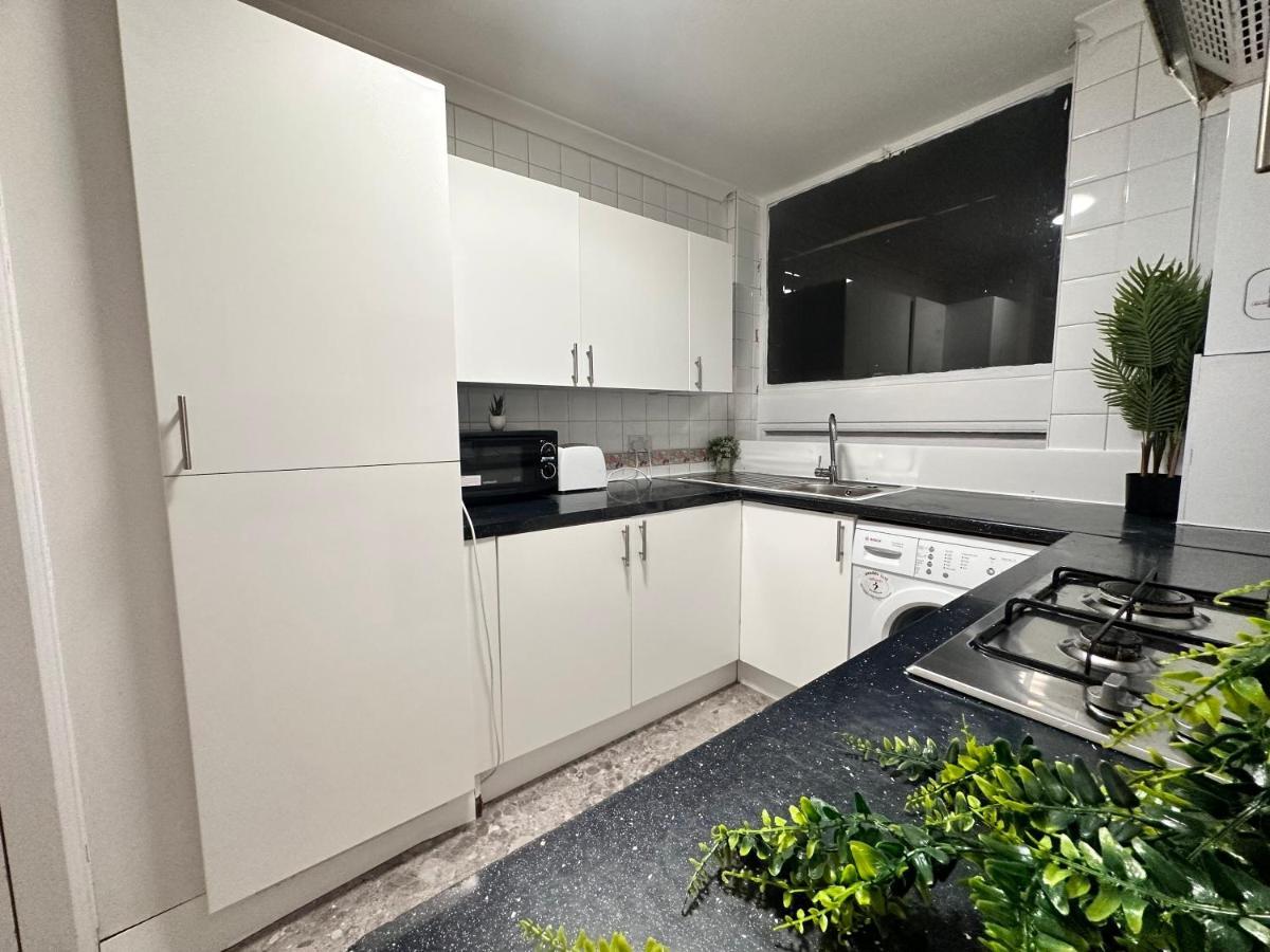 Posh 2-bedroom, Living Room, Kitchen & 1.5 Bathroom Londres