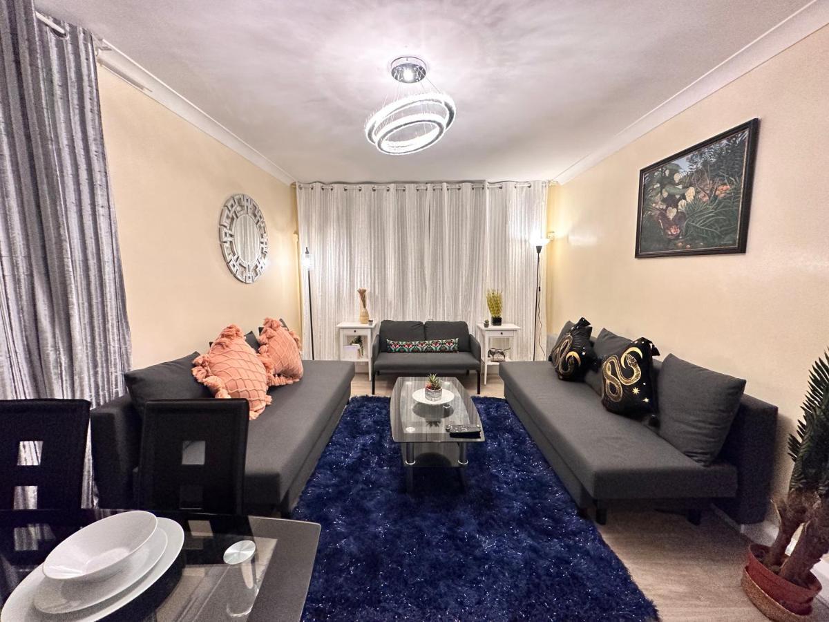 Posh 2-bedroom, Living Room, Kitchen & 1.5 Bathroom *
