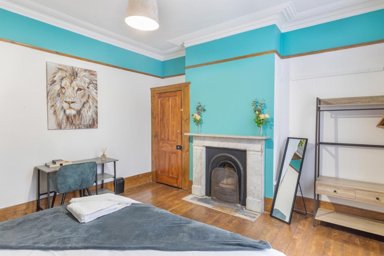 Spacious 5 Bedroom House With Garden + Parking - Amazing Location