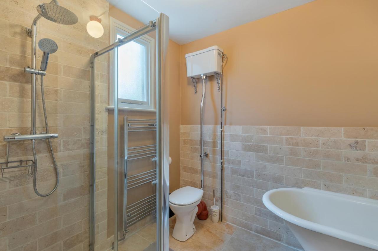 Spacious 5 Bedroom House With Garden + Parking - Amazing Location Londres
