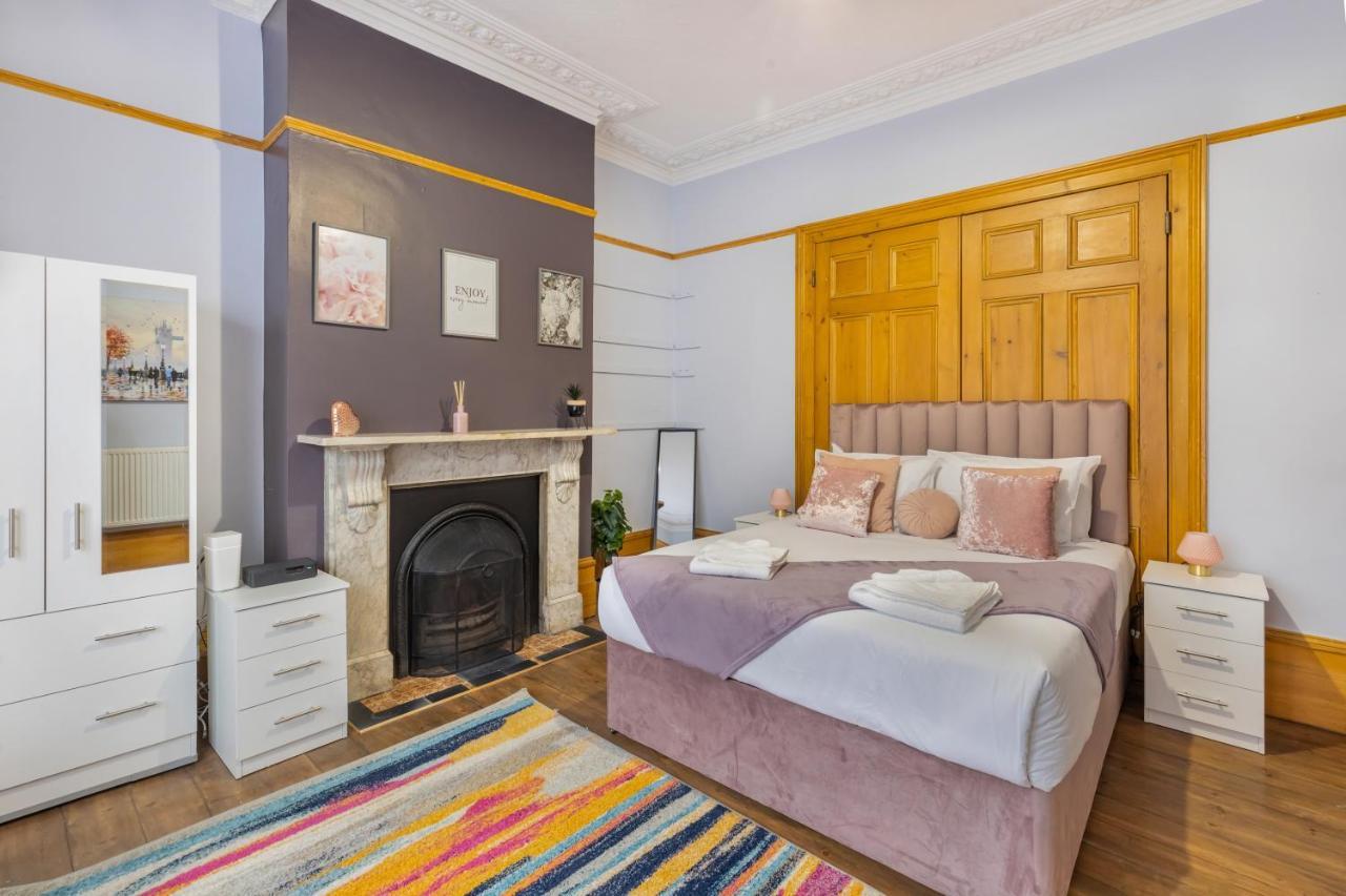 Spacious 5 Bedroom House With Garden + Parking - Amazing Location *