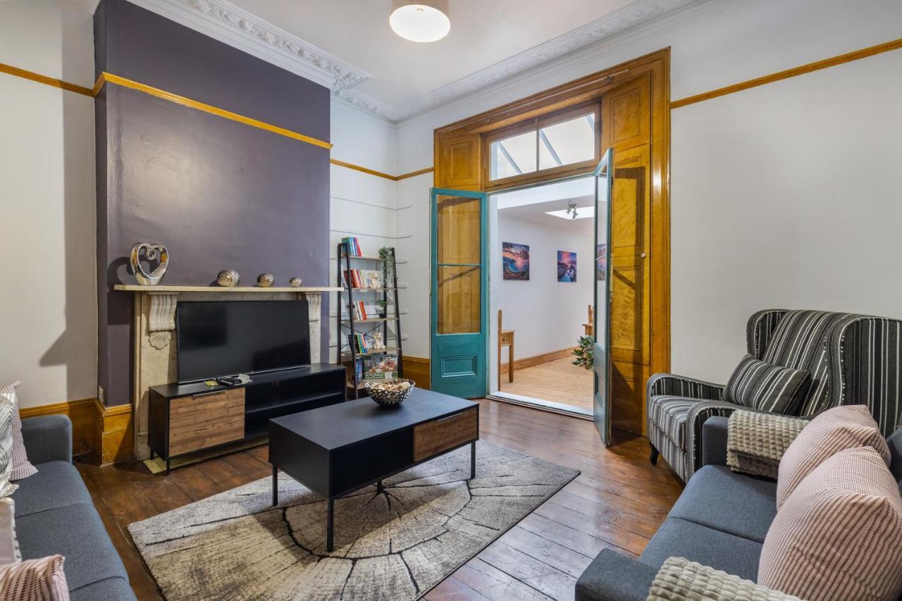 Hébergement de vacances Spacious 5 Bedroom House With Garden + Parking - Amazing Location