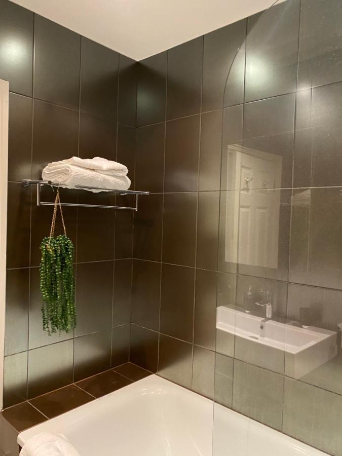 Beautiful Modern Studio In High Street Kensington Apartamento